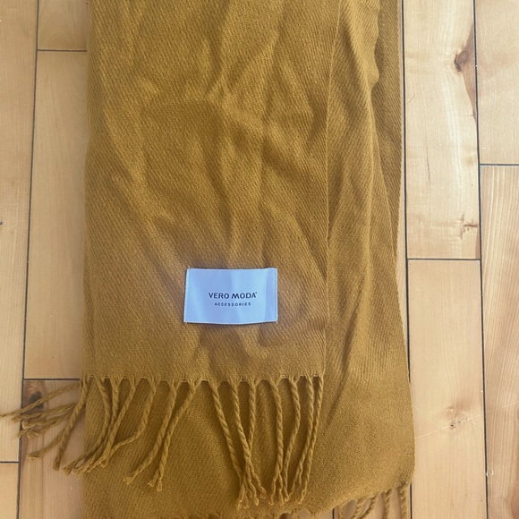 Caramel scarf - Picture 1 of 2